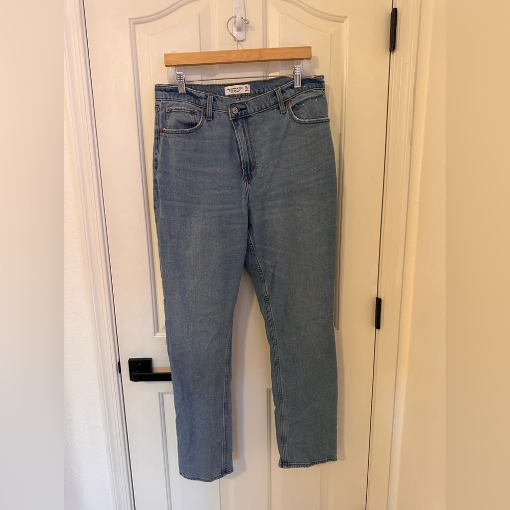 ABERCROMBIE 90s SLIM STRAIGHT ULTRA HIGH RISE